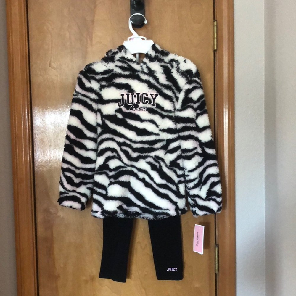 Girl’s size 6 Juicy Couture 2 piece hoodie and legging black pink animal print